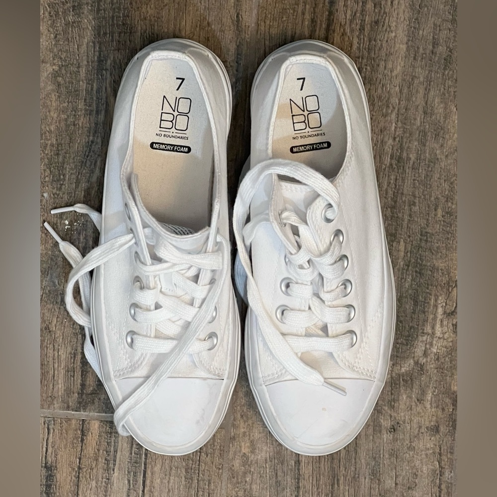 No Bo tennis shoes size 7